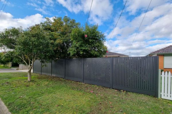 colorbond boundary fence installed in Berwick