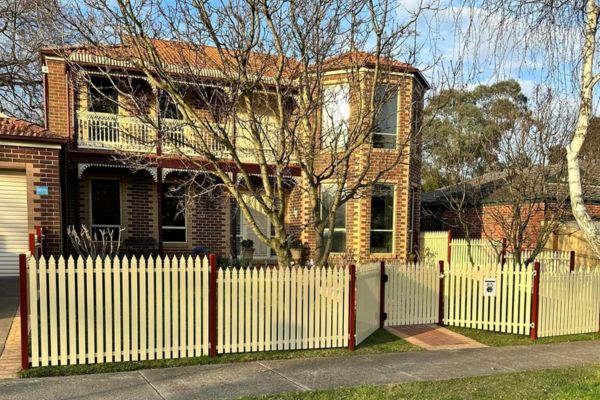 front picket fence installation in Melbourne