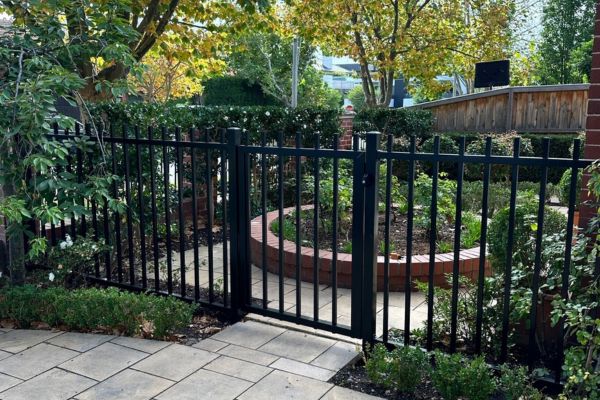 aluminium fence and pedestrian gate Knoxville VIC